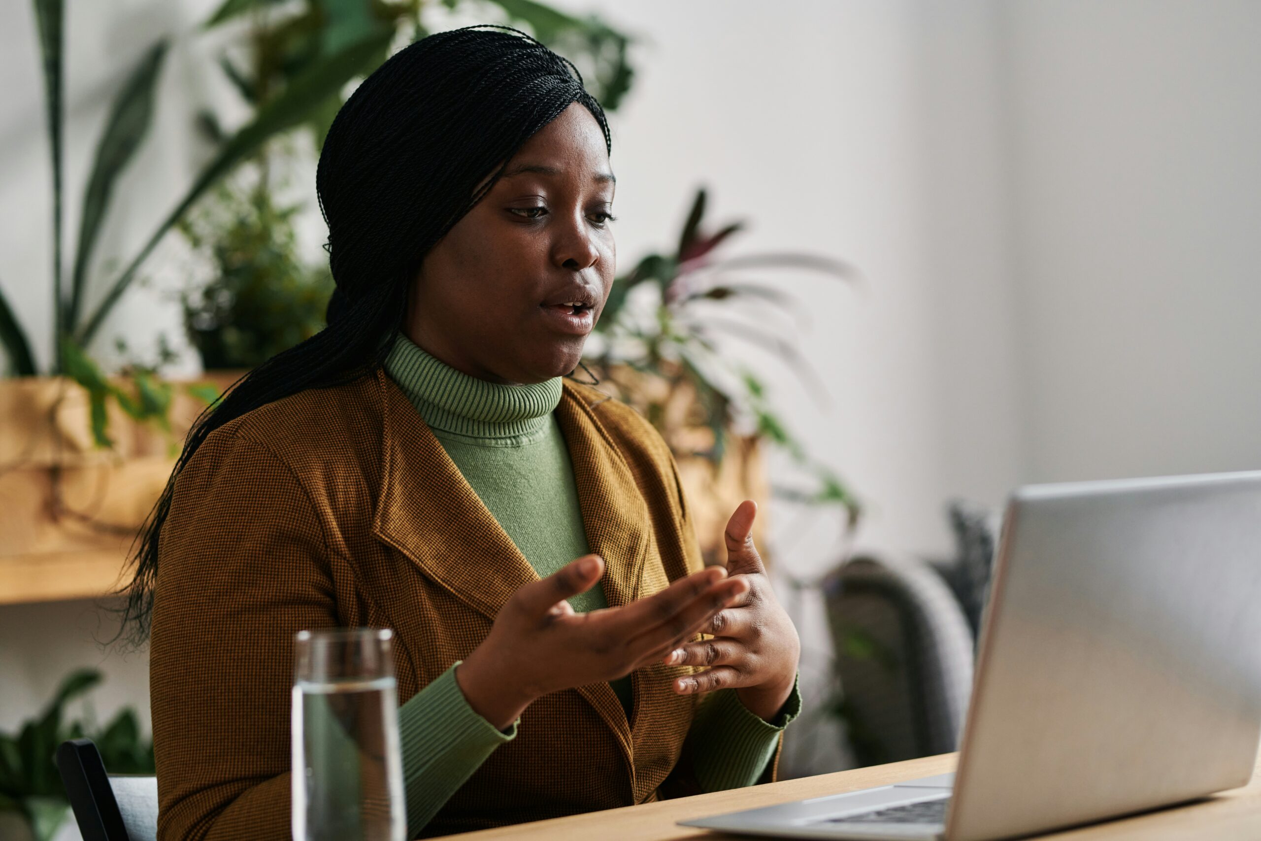 Woman in an online meeting